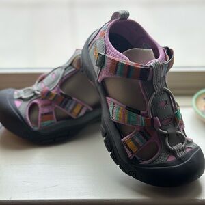 NWT Keen sandals size 1